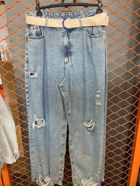 Foto amadora de peça no cabide